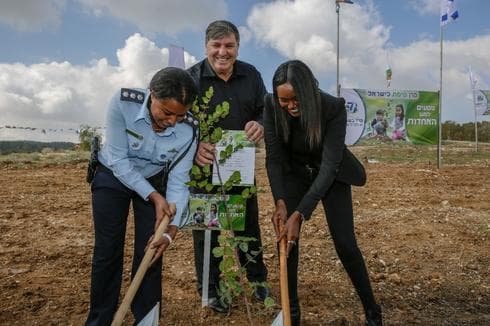 טהוניה רובל, דניאל עטר ועדן טפט. יהודה פרץ וקק"ל