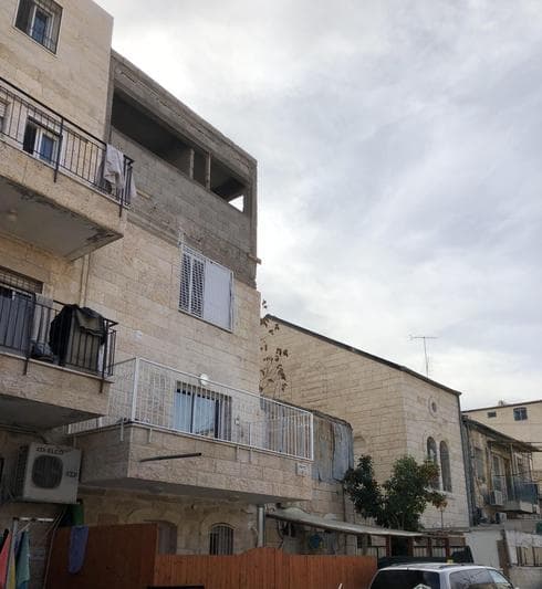הבניין ברחוב רפפורט, עומד על תילו