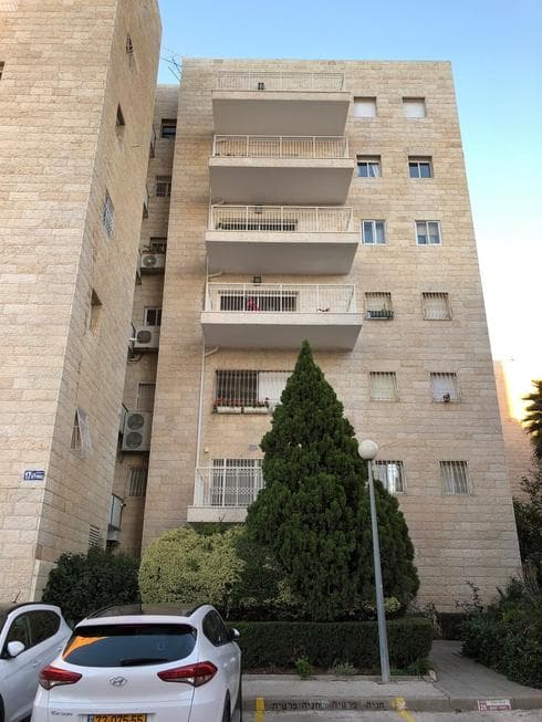 הבניין עם המרפסות ברחוב המעפילים 17