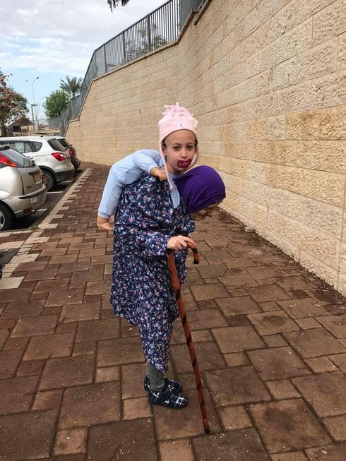 סבתא עם תינוק. קורן קליין (צילום: רונן קליין)