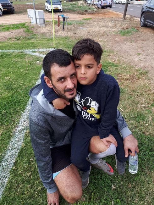 אלירן מחפוד מקבוצת הנחל ובן הזקונים שבא לעודד. צילום: אבישי גמליאל
