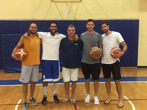 מימין: דן שפי, אור זינדרמן, אבשלום כליפא, רז אלבז ונדב נאור. צילום: באדיבות האגודה