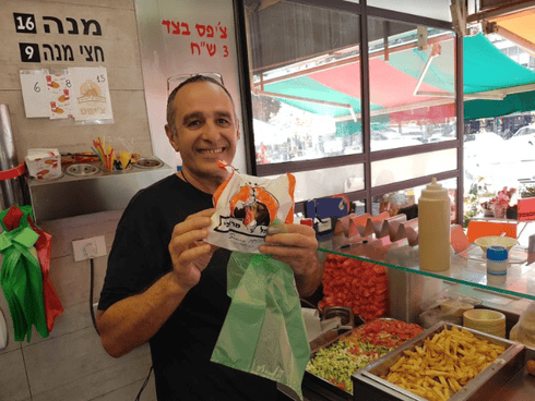 פלאפל מרדכי. 50 שנה ברחוב חיים עוזר. צילומים: אייל עצמון פלאפל מרדכי. 50 שנה ברחוב חיים עוזר. צילומים: אייל עצמון