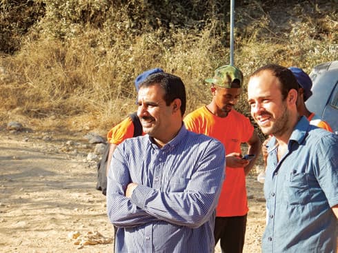 מתן יפה וד"ר מוחמד אל־נבאר. צילום: 'כוכבי המדבר'
