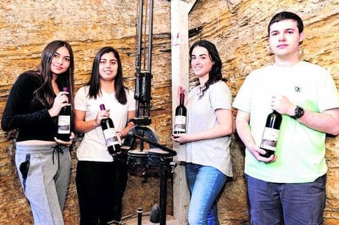 תלמידי המגמה ביקב. "כמו כל מקצוע מדעי" | צילום: קובי קואנקס תלמידי המגמה ביקב. "כמו כל מקצוע מדעי" | צילום: קובי קואנקס