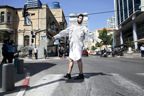 עדי נח ברחוב הרצל בתל אביב. צילום: ריאן