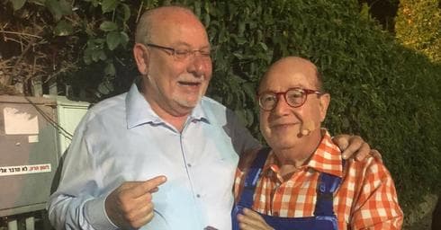 עובד על החיקוי החדש. טוביה צפיר |צילום עיריית רחובות 