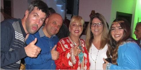 משה סמייה, שירי חגואל סיידון, ראובן סלבסקי, סמדר סגל ובתה שלי וטל חמד (צילום: טל חמד) משה סמייה, שירי חגואל סיידון, ראובן סלבסקי, סמדר סגל ובתה שלי וטל חמד (צילום: טל חמד)