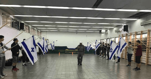רוקני והדגלנים הצעירים | צילום באדיבות בית הספר