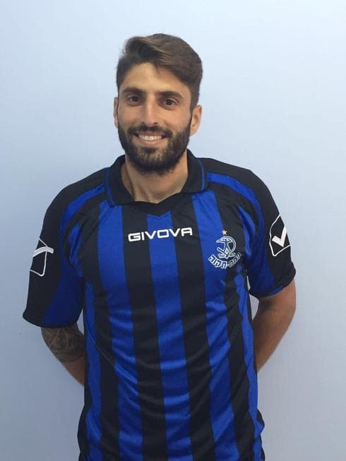 חיים איצרין במדי הפועל פ"ת. פציעה קשה למגן. צילום: באדיבות המועדון