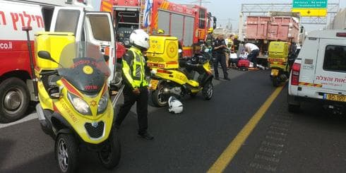 תאונת אופנוע (צילום: תיעוד מבצעי מד"א) תאונת אופנוע (צילום: תיעוד מבצעי מד"א)