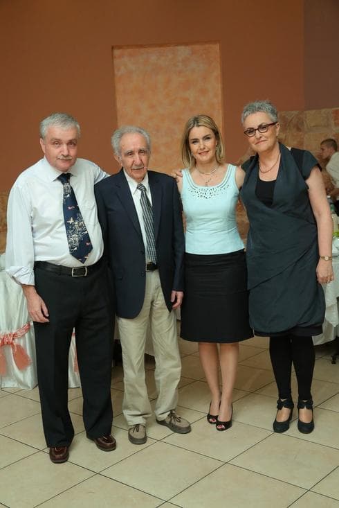 משה קוקליאנסקי  יחד עם שלושת ילדיו (צילום: פרטי באדיבות המשפחה)