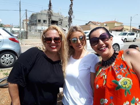 אוהדות קבוצת "הותיקים". צילום: אבישי גמליאל