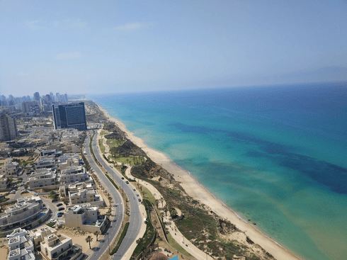 נתניה מקומה 26 במלון איילנד (צילום: עדי ארצי) נתניה מקומה 26 במלון איילנד (צילום: עדי ארצי)