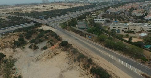 גניבת החול. השאירו בור גדול | צילום רשות מקרקעי ישראל 