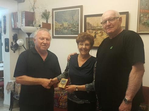 סיפור נדיר. חטקביץ (משמאל), ירדנה פישר והלפרן, צילום: אלבום פרטי