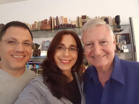 מימין לשמאל: פרופ' ארנסטו קאהן, מירית שקד-ברק ואיציק מנהיימר (צילום: פרטי)