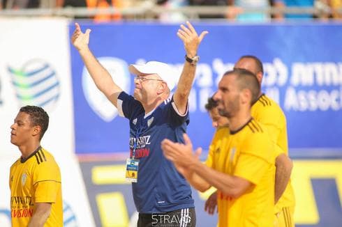 ערן אביב (בכחול). בתקווה שיחגוג גם העונה. צילום: STRAVO
