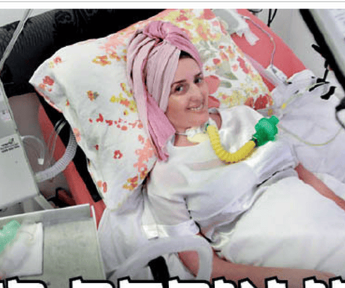 "אני צוחקת במדממה" (צילום: אסף פרידמן) "אני צוחקת במדממה" (צילום: אסף פרידמן)