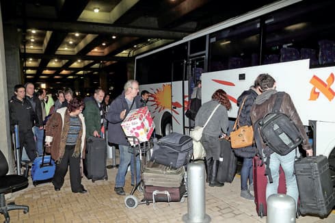 אוטובוס בנתב"ג, טרמינל 3. צילום: יריב כץ