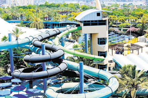 ימית 2000. 77 שקל לתושב חולון | צילום: קובי קואנקס ימית 2000. 77 שקל לתושב חולון | צילום: קובי קואנקס