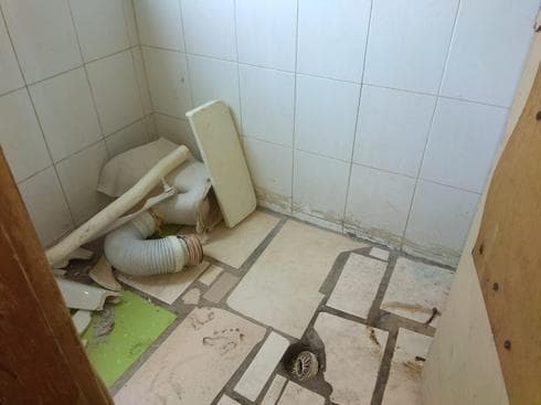 השירותים השבורים. צילום: לירן תמרי