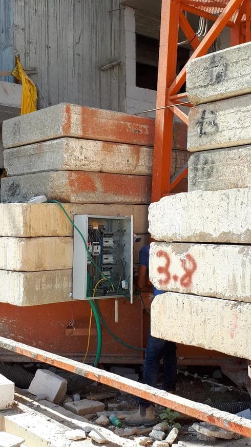 ארון חשמל חשוף באתר בניה. צילום: דוברות פרקליטות מחוז דרום
