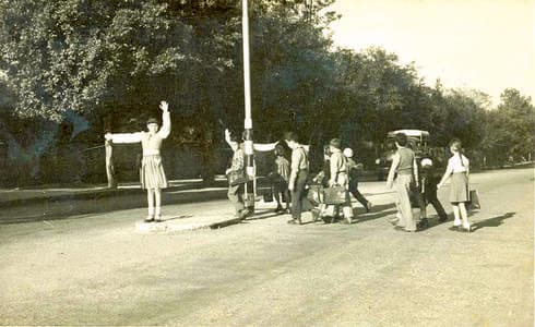 מיכאלה בונין במשמרות הזה"ב, 1955