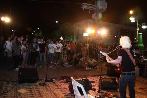נדב אזולאי בפסטיבל סמילנסקי. צילום: דוברות עיריית באר שבע נדב אזולאי בפסטיבל סמילנסקי. צילום: דוברות עיריית באר שבע