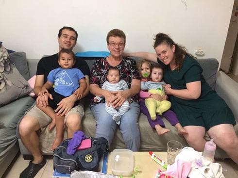 "הילדים משכו אותי יותר". חנה רן עם הילדים והנכדים, צילום: אפרת שלם