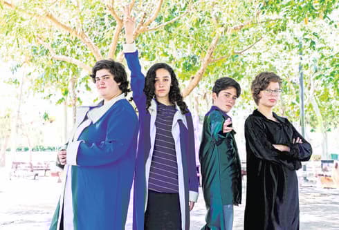 הבמה שלהם. עלמה אורליאנסקי, ליאם פלדמן, שיראל סקונדה, זהר ברלל | צילום: דפנה קופל