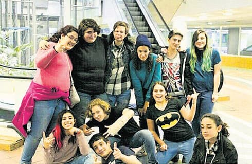 "מופיעים ללא מטרות רווח". שחקני המחזמר | צילום: ניקו שריג