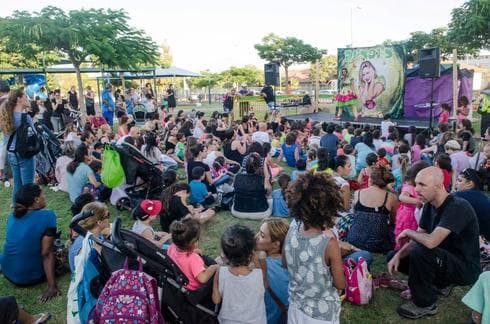 מסיבת גן. השנה עם אטרקציות רטובות | צילום אבי קקון
