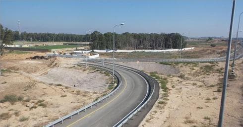 העבודות באיזור גשר אולגה וכביש 2 |צילום: איתמר רותם העבודות באיזור גשר אולגה וכביש 2 |צילום: איתמר רותם