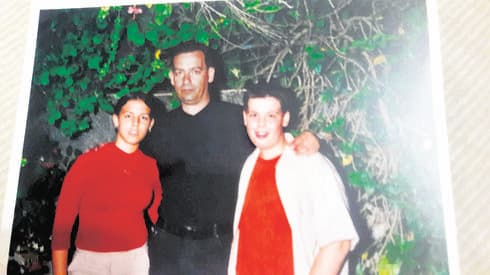 "דואט לא פתור לנצח". עם אביו בני תבין ז"ל ואחותו רעות | צילום: פרטי