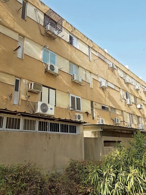 בניין בשדרות רגר שכונה ד'. צילום: תיווך רימקס פלוס באר שבע (מדור נדל"ן 27.07.18)