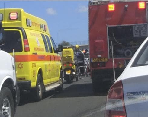 תאונה במחלף ינאי בכביש החוף | צילום: בני ארביב