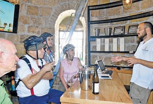 בר היין במשכנות שאננים. צילום: רפי קוץ