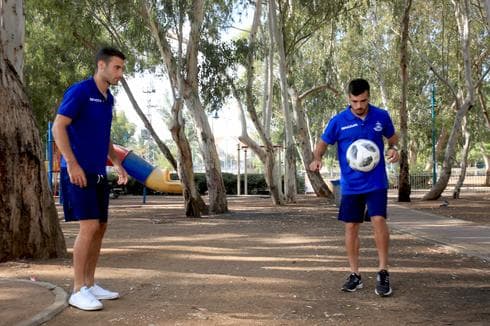 דרור (מימין) והרמתי בחימום אחרון לפני העונה. צילום: ריאן