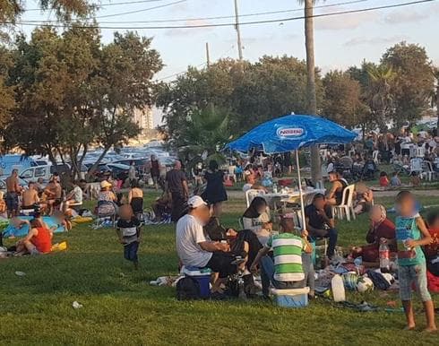 חוף אולגה מלא בימי שישי בערב | צילום: איתמר רותם