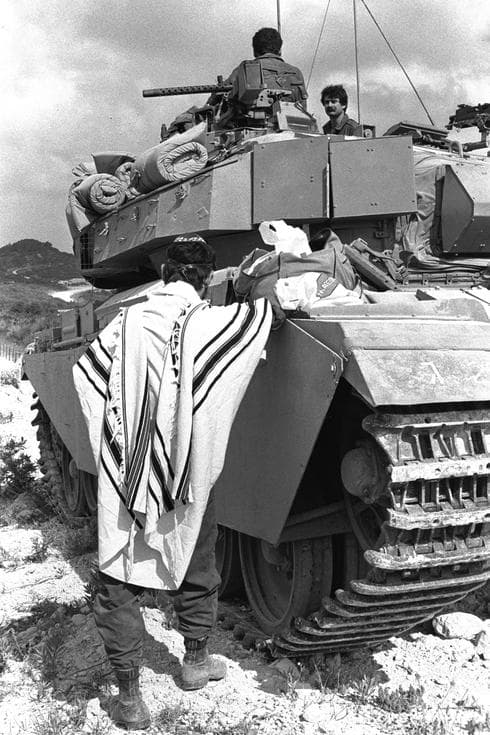 כולם עסקו בשאלה: את מי לקחו? מי גויס? מלחמת יום הכיפורים, צילום: יואל קנטור, לע"מ