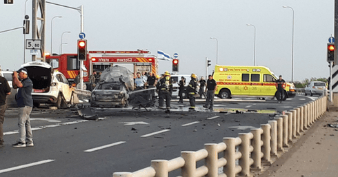 רגע אחרי פיצוץ הרכב | צילום: אסף פרידמן