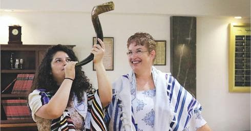 הרבה תמרה שיפרין ובתה ענבר. מניין שיוויוני | צילום: אבי מועלם