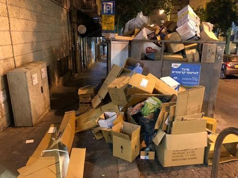 זבל במרכז העיר. צילום: לירן תמרי