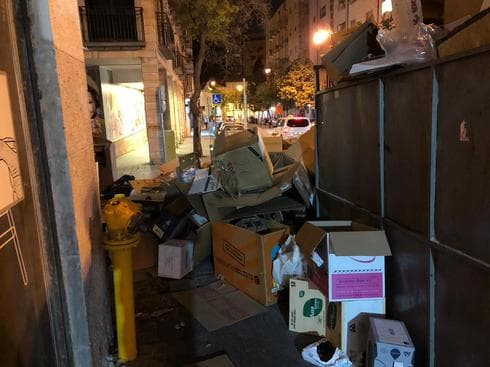 זבל במרכז העיר. צילום: לירן תמרי