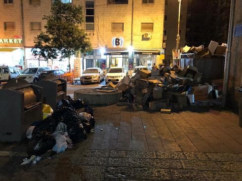 זבל במרכז העיר. צילום: לירן תמרי