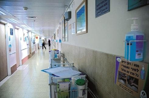 המחלקה האונקולוגית בסורוקה, מסדרון בית חולים. צילום: הרצל יוסף המחלקה האונקולוגית בסורוקה, מסדרון בית חולים. צילום: הרצל יוסף