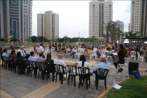 פאנל המועמדים של חדרה בעין הים. צילום: איתמר רותם