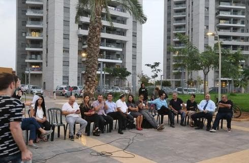 פאנל המועמדים של חדרה בעין הים. צילום: איתמר רותם