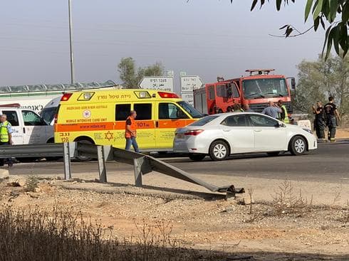 תאונה ליד צומת גבולות. צילום: עומר ביטון תיעוד מבצעי מד"א